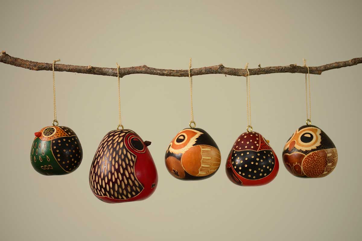 painted_and_carved_gourd_1